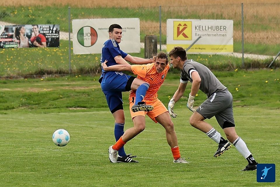 In einer engen Partie hatten beide Abwehrreihen alle Hände voll zu tun, um die gegnerische Offensivreihen in Schach zu halten. Mit dem 2:2 Unentschieden waren die Vilstallöwen zufriedener als die Gäste aus Dietfurt. 