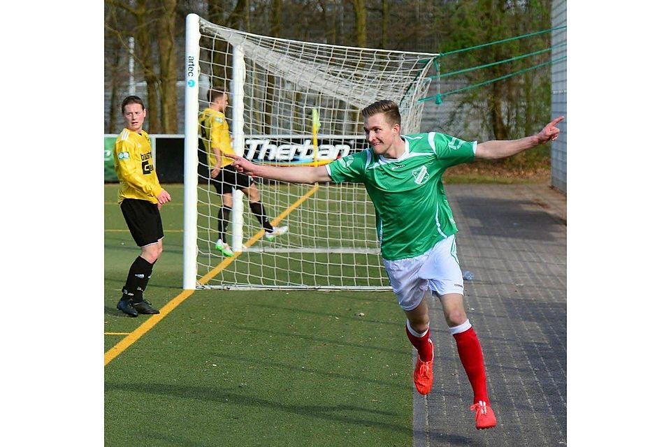 Marcel Wandinger erzielt das vorentscheidende 2:0 für den VfL Leverkusen im Spiel, gegen Hertha Walheim., Foto: Uli Herhaus