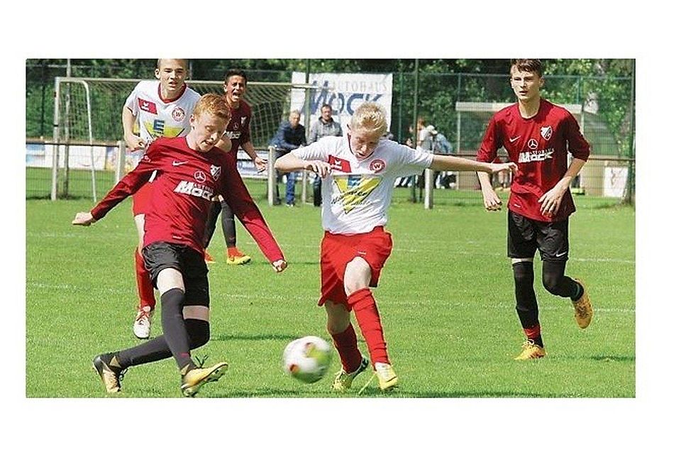Toller Kampf: Die C-Jugend des VfL Wildeshausen (weiß-rot) spielte 2:2 beim  TuS Heidkrug. Günther Richter