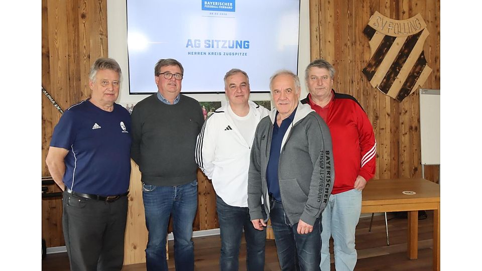 Trafen erste Entscheidungen für die kommende Saison: (v. l.) Heinz Eckl (Kreisspielleiter), Hans Mayer (Bezirksspielleiter) Andreas Mayländer (designierter Verbandsspielleiter), Erhard Mach (Spielleiter Gruppe Mitte), Anton Lechhermann (Spielleiter Gruppe Ost)