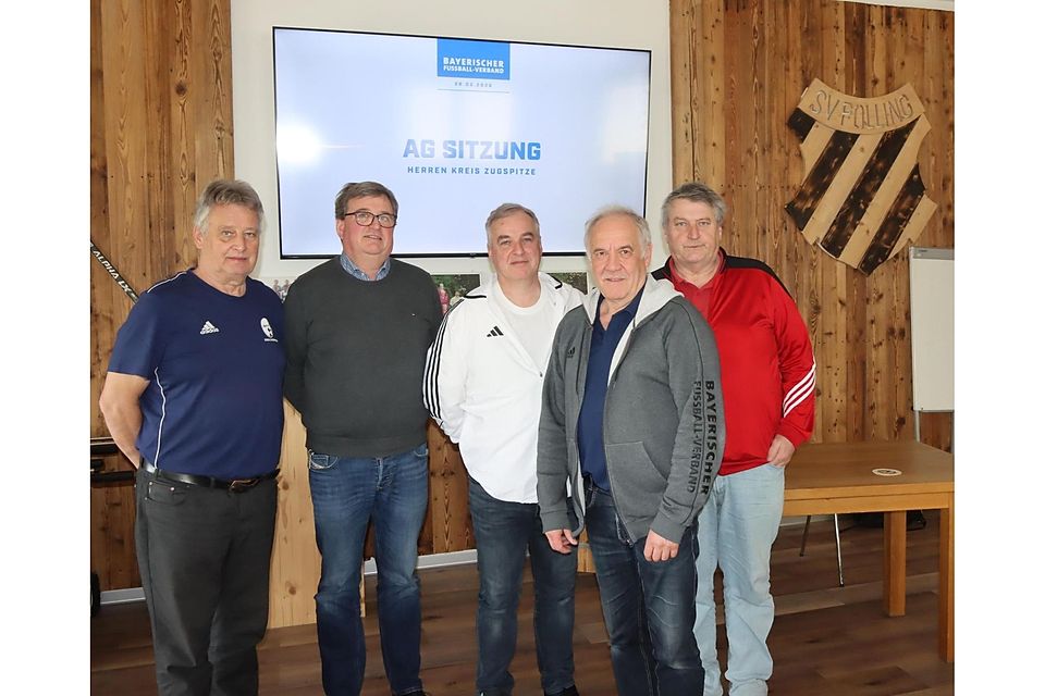 Trafen erste Entscheidungen für die kommende Saison: (v. l.) Heinz Eckl (Kreisspielleiter), Hans Mayer (Bezirksspielleiter) Andreas Mayländer (designierter Verbandsspielleiter), Erhard Mach (Spielleiter Gruppe Mitte), Anton Lechhermann (Spielleiter Gruppe Ost)