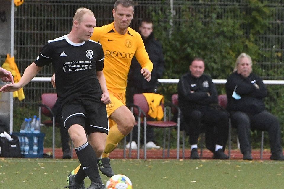 Mit zwei Treffern entschied Lukas Brozeit (links) die Partie gegen Beuel zugunsten des SV Leuscheid.