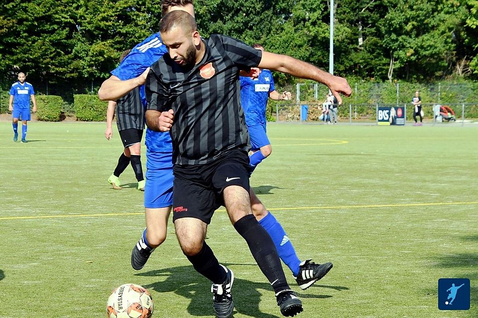 Nabil El Ghouti ist nun hauptverantwortlicher (Spieler-)Trainer beim FC Maroc. Nabil El Ghouti ist nun hauptverantwortlicher (Spieler-)Trainer beim FC Maroc.