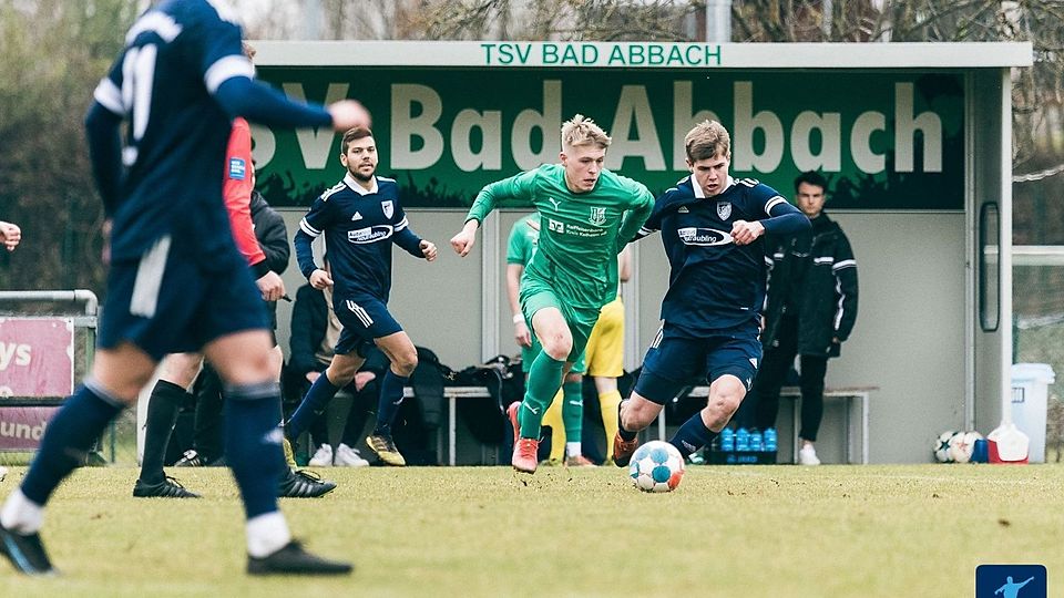 Die Fußballer des TSV Bad Abbach (in Grün) könnten in Zukunft einen Kunstrasen zur Verfügung haben.