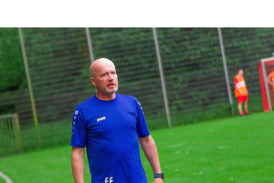 Frank Ewert bleibt Trainer beim SV Atteln.