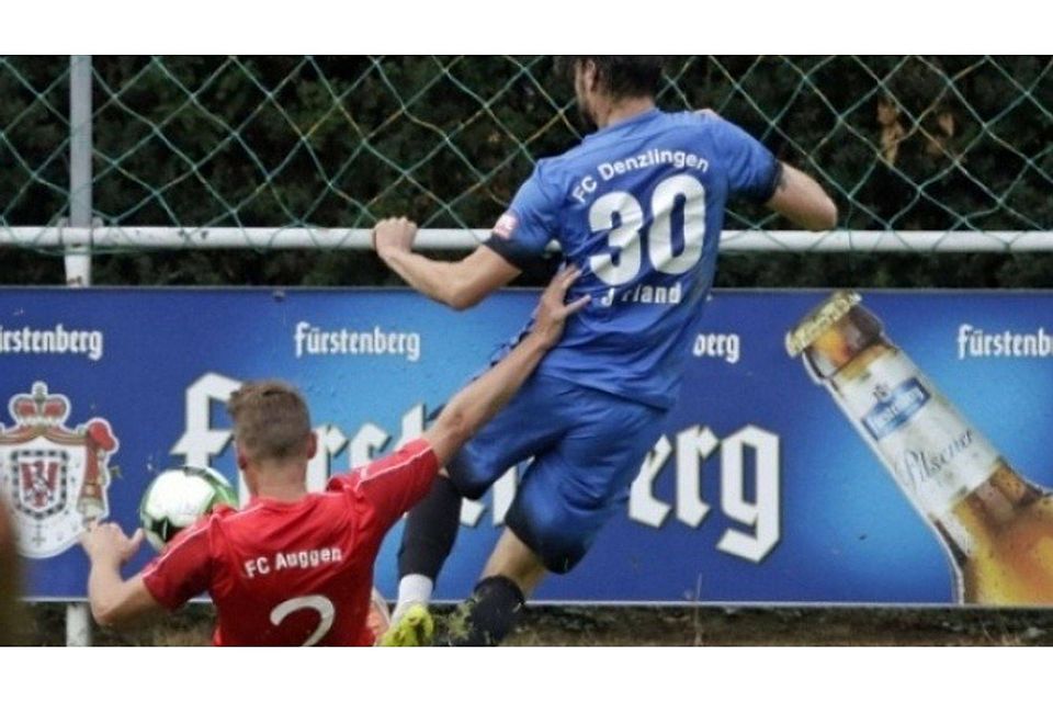 Momentan in Schräglage: Der FC Denzlingen verliert gegen Stadelhofen und rutsch ab. | Foto: Benedikt Hecht.