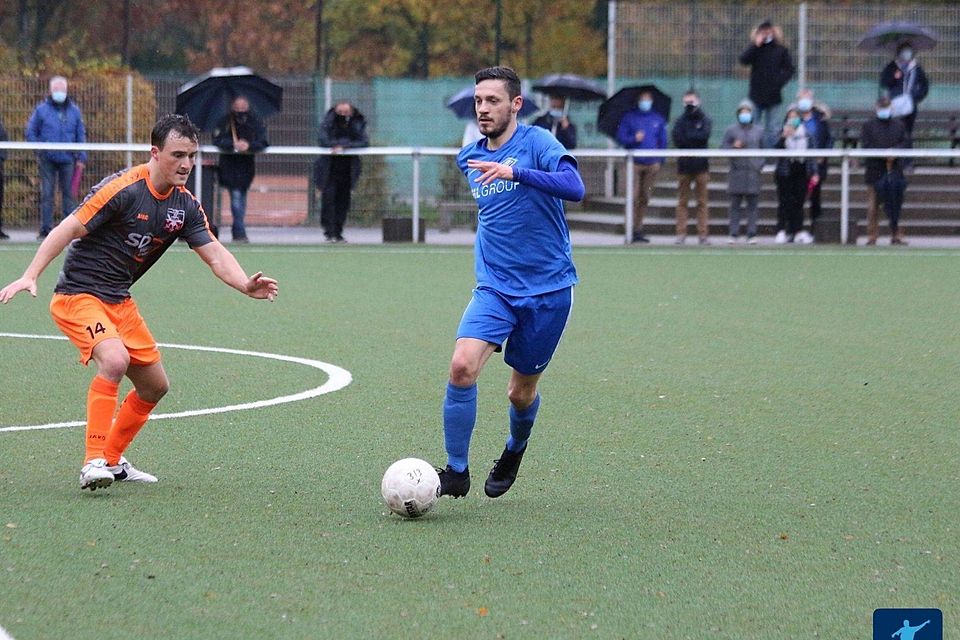 Lenkt das Spiel der Sportfreunde Baumberg: Robin Hömig (r.). 