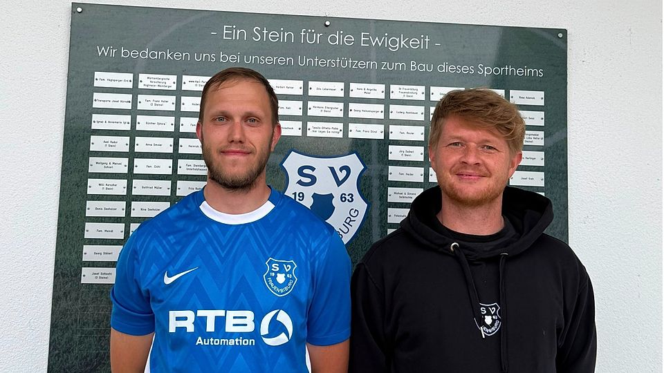 Pascal Fischer (li.) - im Bild mit Abteilungsleiter Eugen Gontscharow - soll den SV Frauenbiburg sportlich voranbringen 