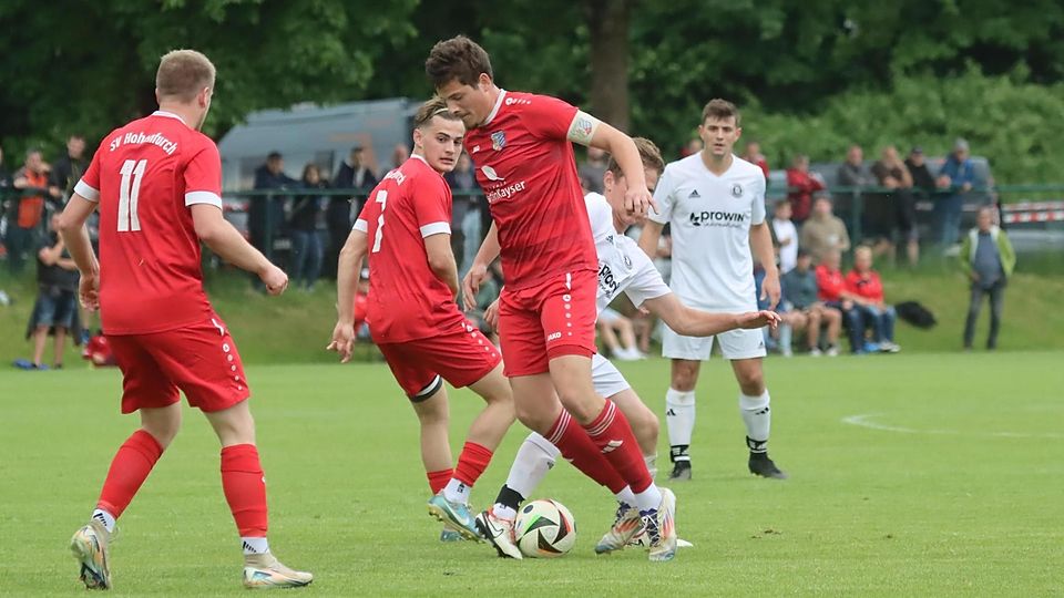 Fußball Saison 2024/25 Kreisliga Relegation zwischen dem SV Hohenfurch (In Rot) und dem TSV Burggen/Bernbeuren am 4. Juni 2025