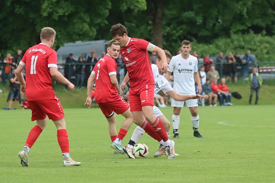 Fußball Saison 2024/25 Kreisliga Relegation zwischen dem SV Hohenfurch (In Rot) und dem TSV Burggen/Bernbeuren am 4. Juni 2025