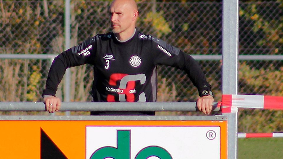 Der Trainer hinter der Bande: Gegen 1860 München II machte Landsbergs Coach Sven Kresin erstmals mit der Ampelkarte Bekanntschaft.