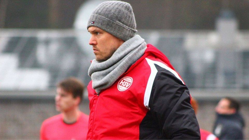 Angespannte Lage: HSV-Trainer Björn Schmidt glaubt trotz der erneuten Niederlage weiterhin an den Klassenerhalt. F: Kara