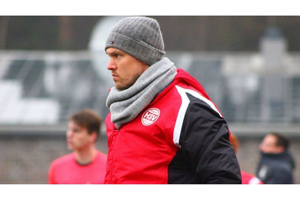 Angespannte Lage: HSV-Trainer Björn Schmidt glaubt trotz der erneuten Niederlage weiterhin an den Klassenerhalt. F: Kara