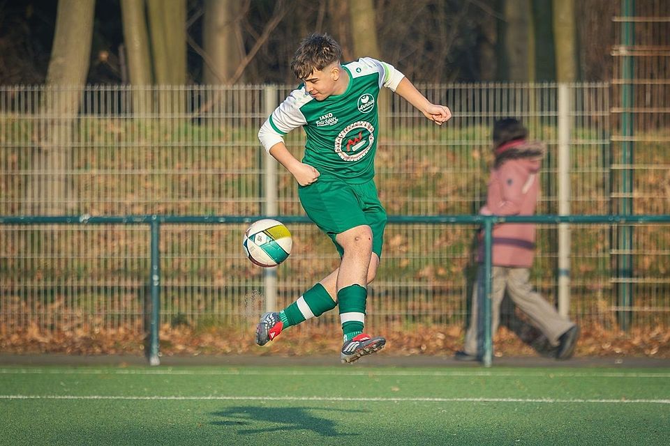 Die DJK Arminia Klosterhardt hat es zum Rückrunden-Auftakt krachen lassen. Die DJK Arminia Klosterhardt hat es zum Rückrunden-Auftakt krachen lassen.