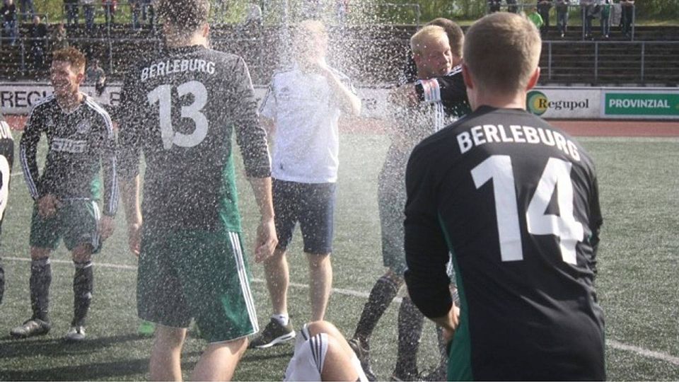 Der VfL Bad Berleburg darf sich freuen. Nicht nur über den Aufstieg in die Landesliga, sondern auch über vier Plätze in der Elf der Woche des 29. Spieltags. Foto: sta