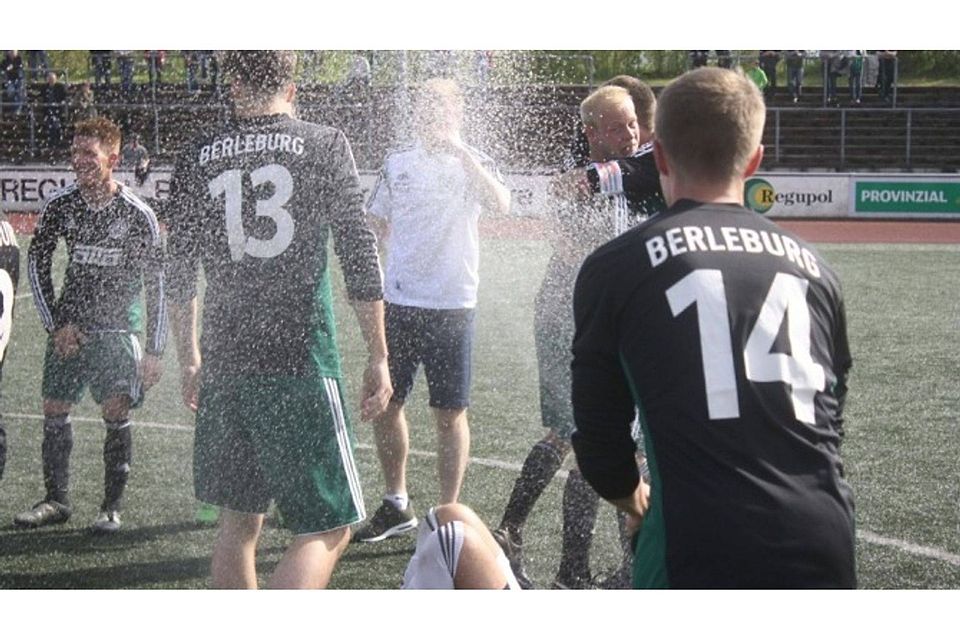 Der VfL Bad Berleburg darf sich freuen. Nicht nur über den Aufstieg in die Landesliga, sondern auch über vier Plätze in der Elf der Woche des 29. Spieltags. Foto: sta