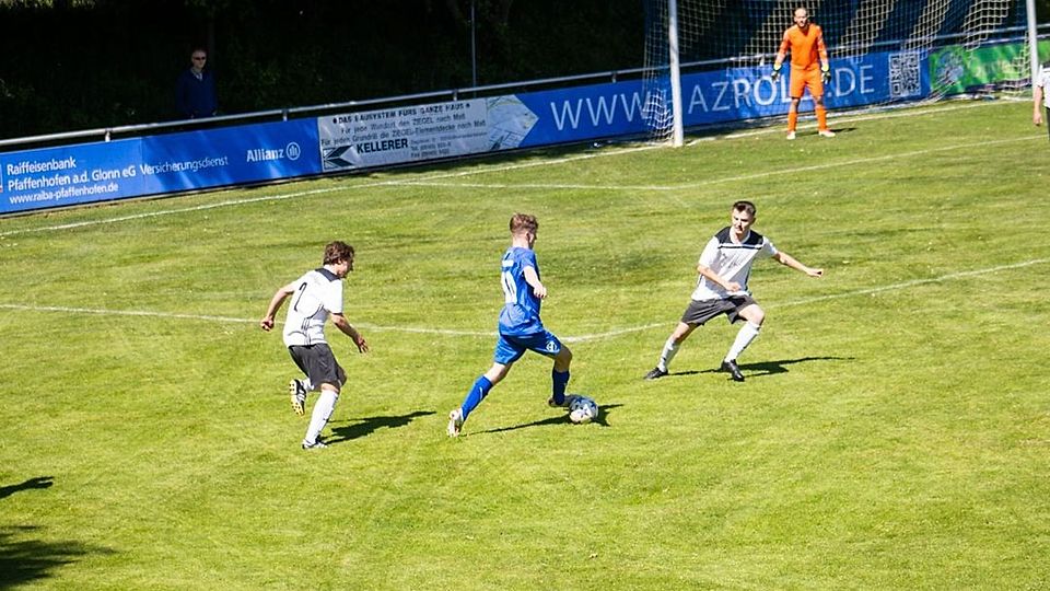 Der TSV Geltendorf (schwarz-weiß) wollte gegen RW Überacker den ersten Schritt in Richtung Klassenerhalt machen.