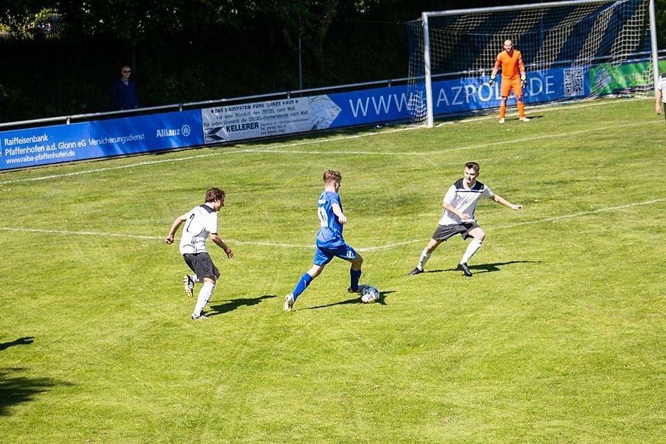 Der TSV Geltendorf (schwarz-weiß) wollte gegen RW Überacker den ersten Schritt in Richtung Klassenerhalt machen.