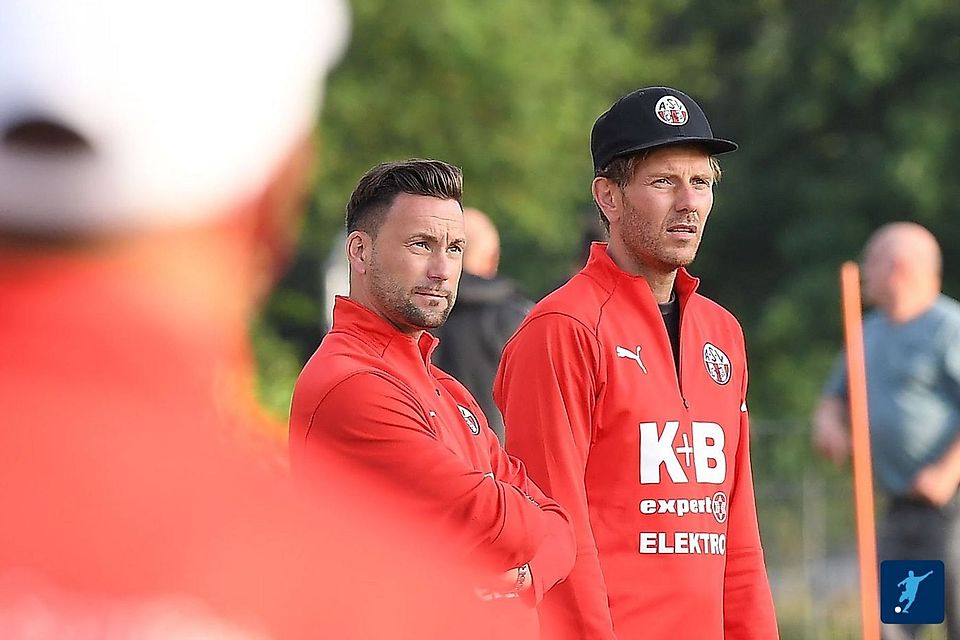 Dem Trainerduo Josef Holler (li.) und Christian Ranzinger attestiert Kreipl gute Arbeit.