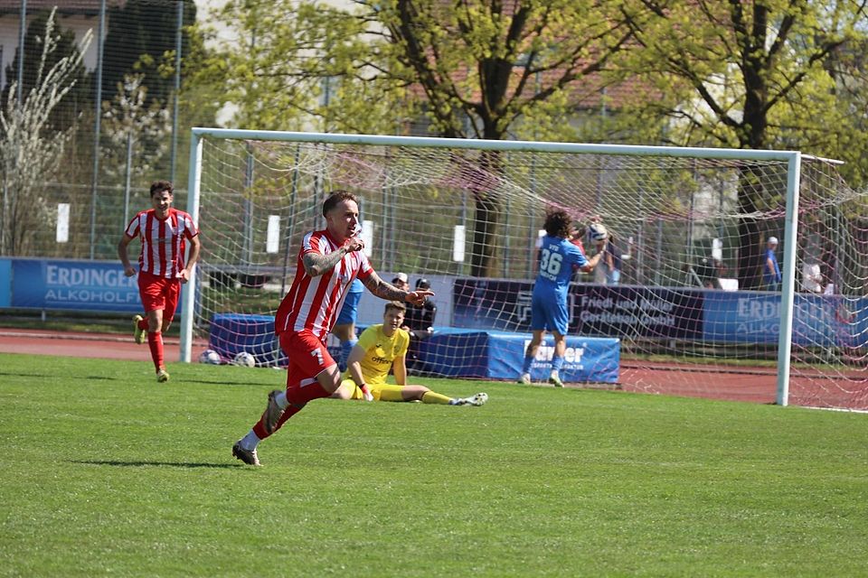 Schoss die Duracher mit seinen beiden Treffern nach der Halbzeit ab: Lorenz Knöferl, der wieder einmal „on fire“ war, nach dem Siegtreffer zum 2:1.