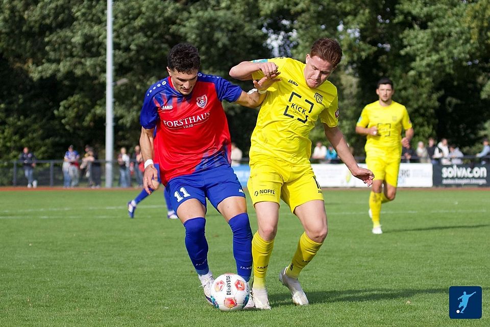 Aus dem Hinspiel: Batuhan Özden (l.) spielt mittlerweile in Baumberg.