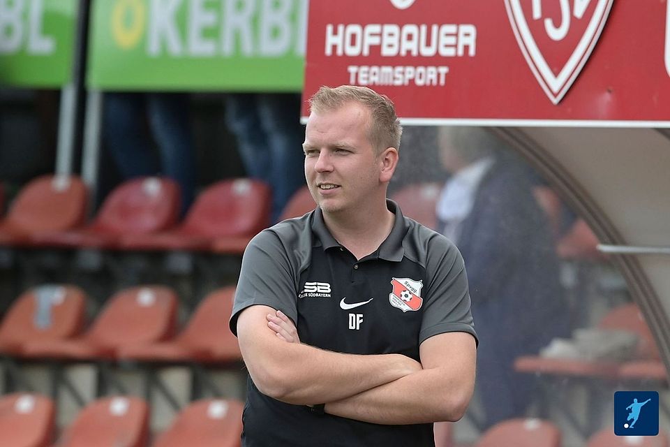 Daniel Färber greift beim FC Teisbach an 