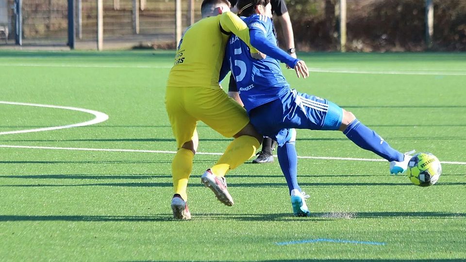 Daiki Hara (blaues Trikot) wechselt nach Bilk.