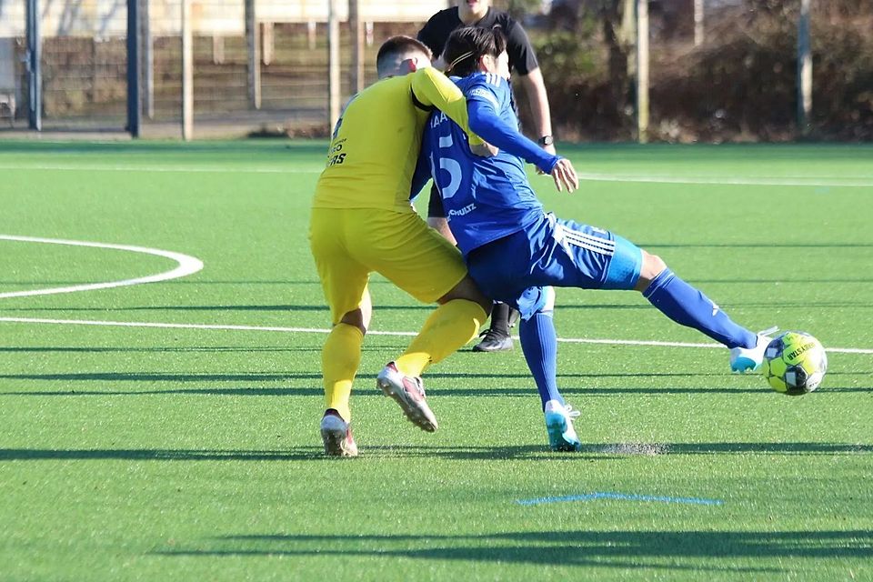 Daiki Hara (blaues Trikot) wechselt nach Bilk.