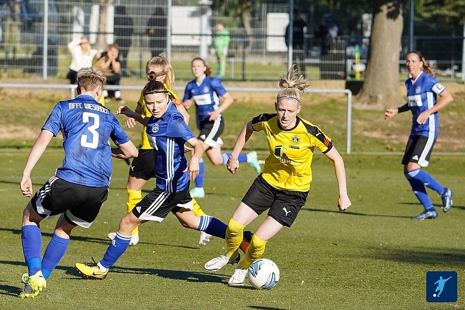 Die Frauen des MFFC Wiesbaden sind mittlerweile hinter Meister Opel Rüsselsheim (gelbe Trikots) auf dem zweiten Platz in der Hessenliga.