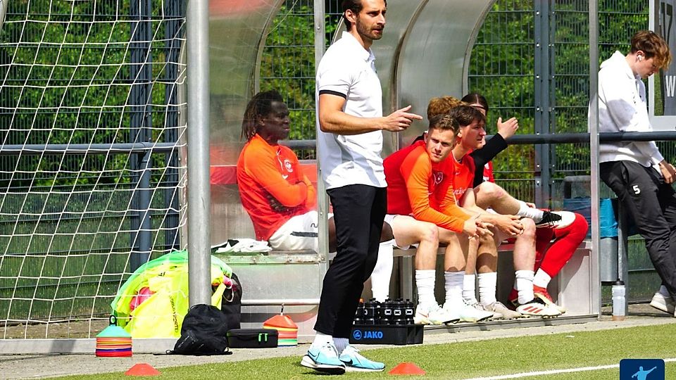 Okan Özbay und die SpVg Frechen 20 wollen mit einem Derby-Sieg Königsdorf in der Tabelle überholen.