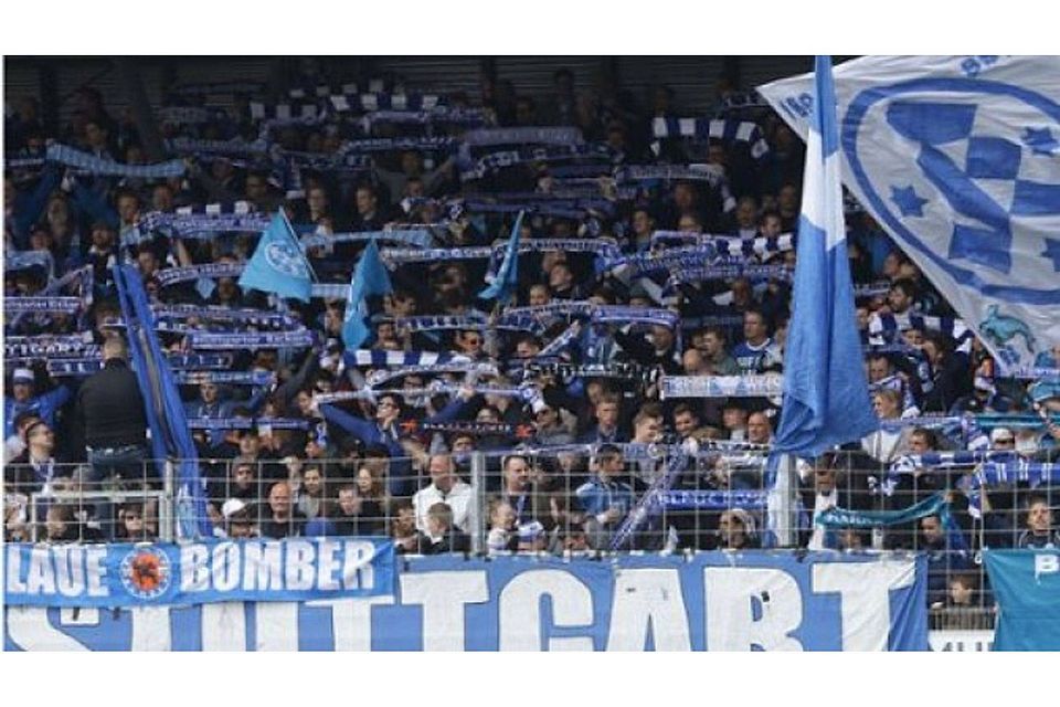 Unabhängig von der Ligazugehörigkeit: Die Fans der Stuttgarter Kickers bleiben ihren Blauen treu. Foto: Archiv Pressefoto Baumann