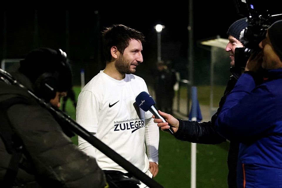 Die Übung fürs Siegerinterview? Robert Ränke letzte Woche beim Besuch des MDR beim Ligaspiel gegen Arnstadt.
