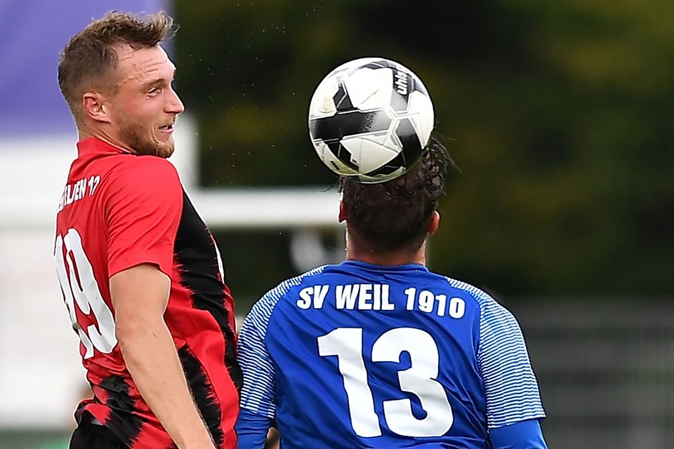 „Die stärkste Landesliga der letzten zehn Jahre“: Vincent Kittel (FSV Rheinfelden, links) und Meik Rusch (SV Weil)  | Foto: Neithard Schleier