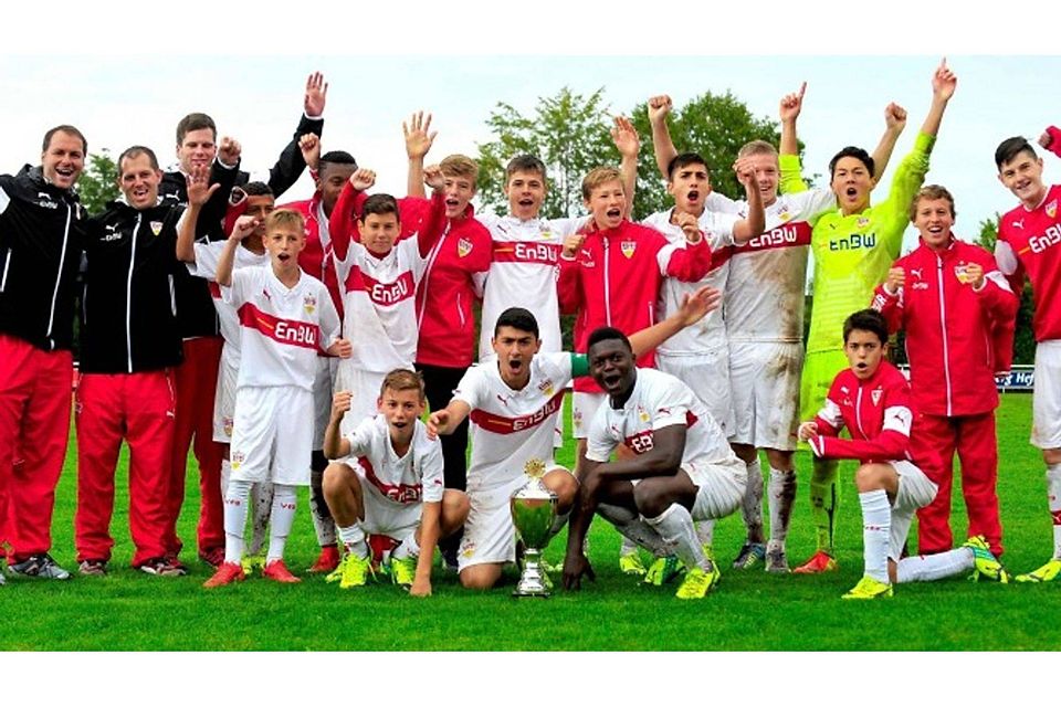 Jubelnde Stuttgarter sind in Ehingen keine Seltenheit: Die C-Jugend des VfB (hier das Team 2014) gewann neun Mal den McDonald’s-Cup. SZ-Foto: mas