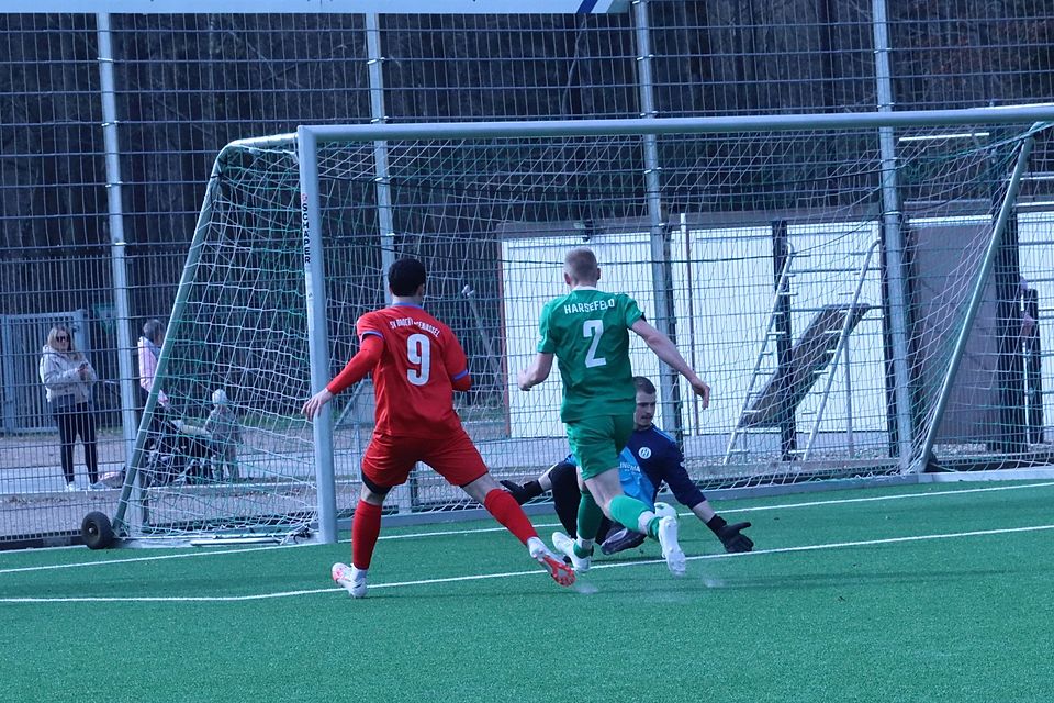 ....und Keeper Justin Beneke ist machtlos.