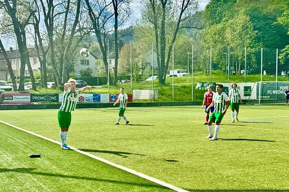Wiedikon gewinnt mit 1:0 gegen Red Star und bleibt an Oetwil dran.