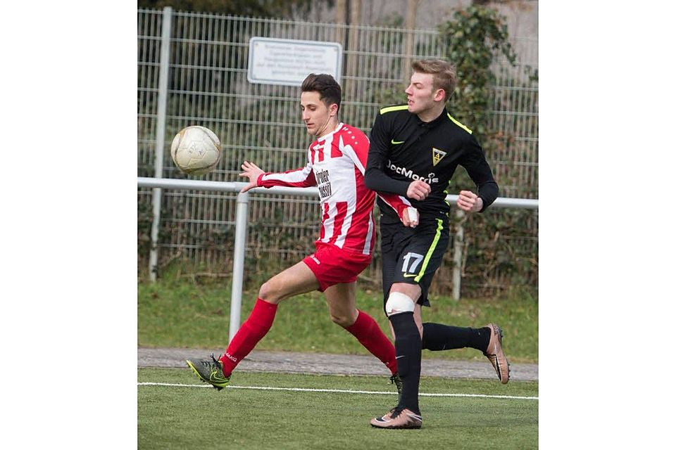 Euskirchens A-Jugend-Verteidiger Mario Ilisevic (l.) spielte gegen Alemannia Aachen eine starke Partie. Foto: Steinicke
