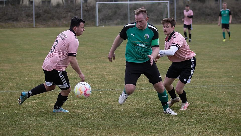 Einer von drei Leistungsträgern, die den TSV Pentenried verlassen haben, ist Nicolas Krafft (Mitte). Er wechselte zu Nachbar TV Stockdorf in die A-Klasse.