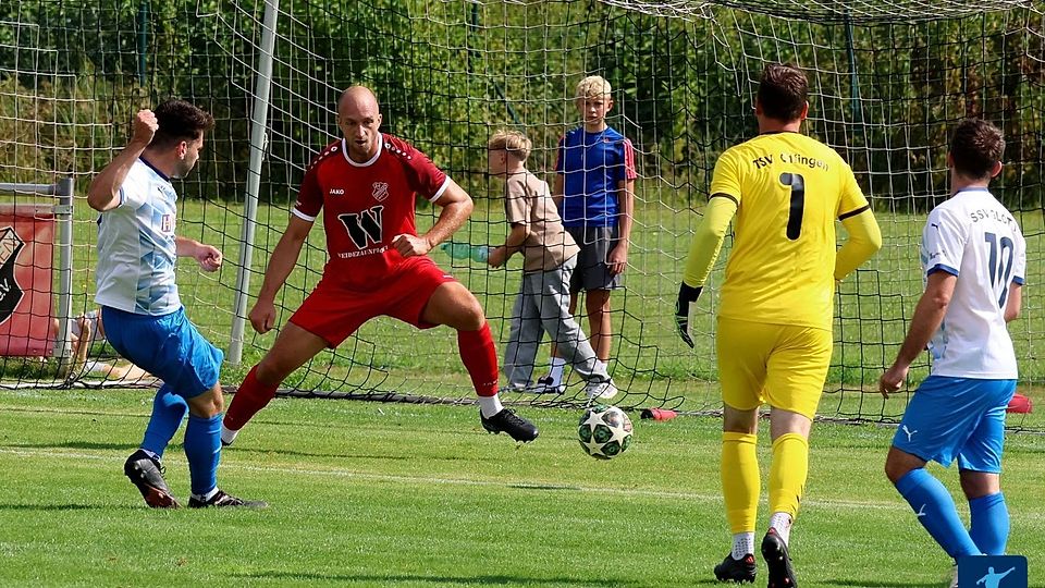 Philipp Strehle (links) brachte Glött zwischenzeitlich in Führung. Doch Offingen mit Spielertrainer Stefan Smolka schlug zurück und gewann noch 5:3.