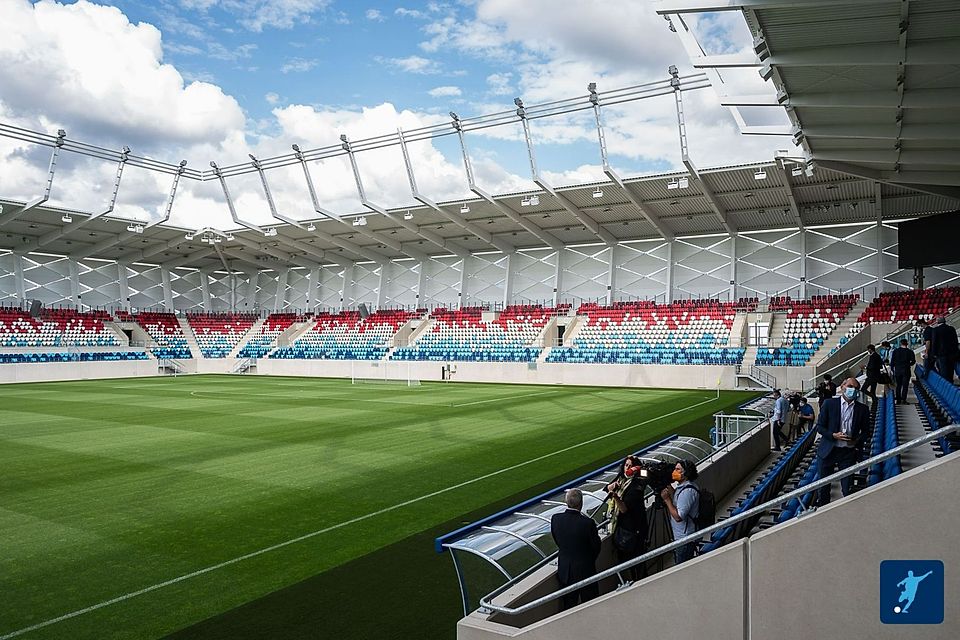 Die Hintertortribünen werden temporär in Stehtribünen umgewandelt