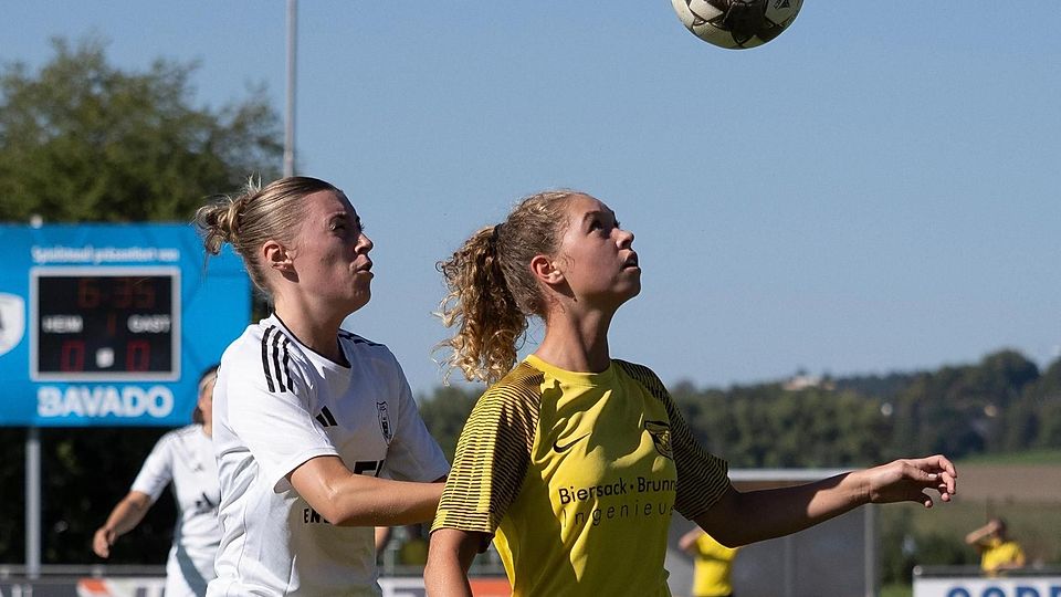 Ball im Blick, Gegnerin im Griff: So wollen Katharina Maier (links) und die SG Aßling/Grafing am Freitag auftreten.