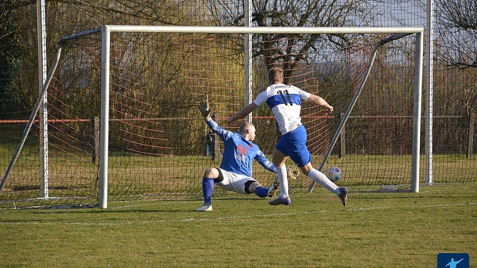 Rohrbach/S. II (weiß-blau) steigt am Sonntag mit einer Woche Verspätung in die Runde ein.