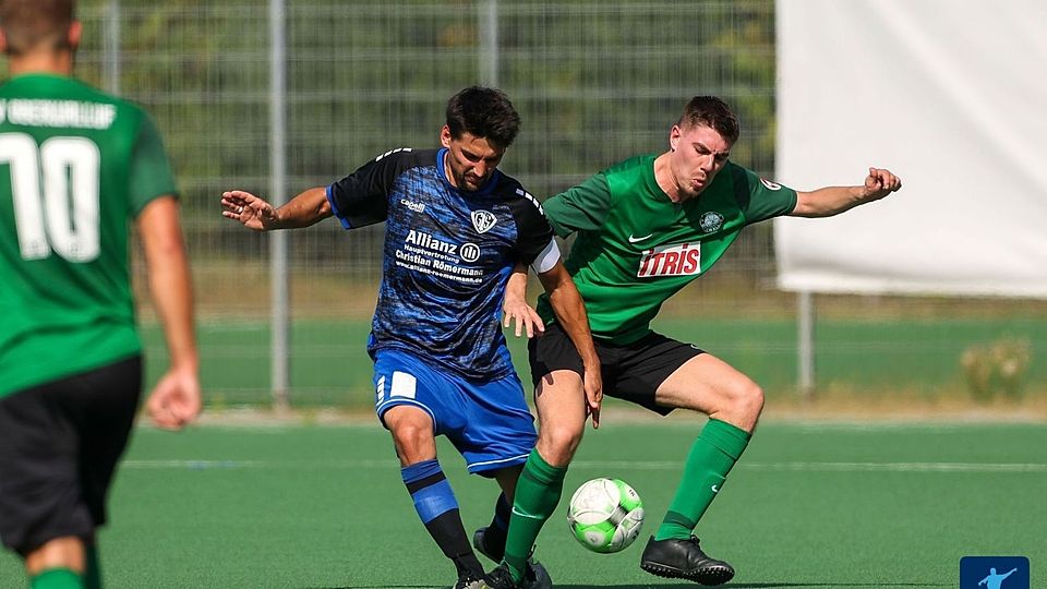 Während der TGSV Holzhausen (blaue Trikots) von der Tabellenspitze grüßt, zeigte der FSV Oberwalluf (grün) eine deutliche Reaktion auf die jüngsten Resultate und siegte 6:0 gegen Meilingen.