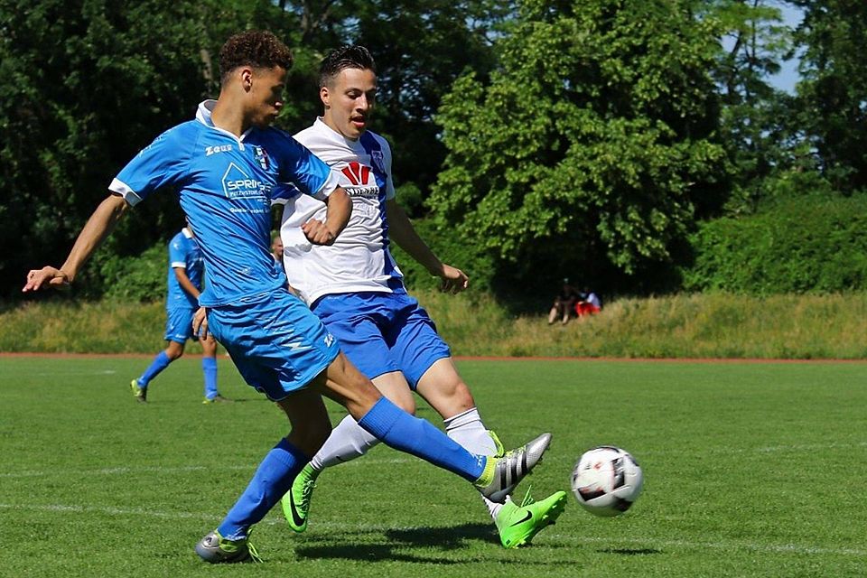 Allan Santos Feliciano (links) hat sich dem VfB Trebbin angeschlossen.