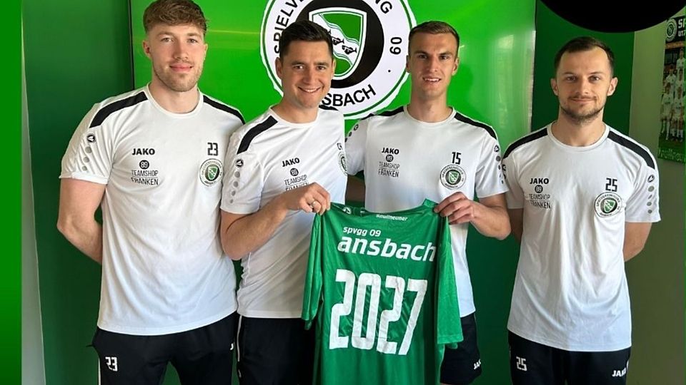 Von links nach rechts: Matthias Hahn, Sportlicher Leiter Christoph Hasselmeier, Lukas Oberseider und Eric Weeger.