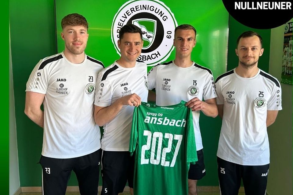 Von links nach rechts: Matthias Hahn, Sportlicher Leiter Christoph Hasselmeier, Lukas Oberseider und Eric Weeger.