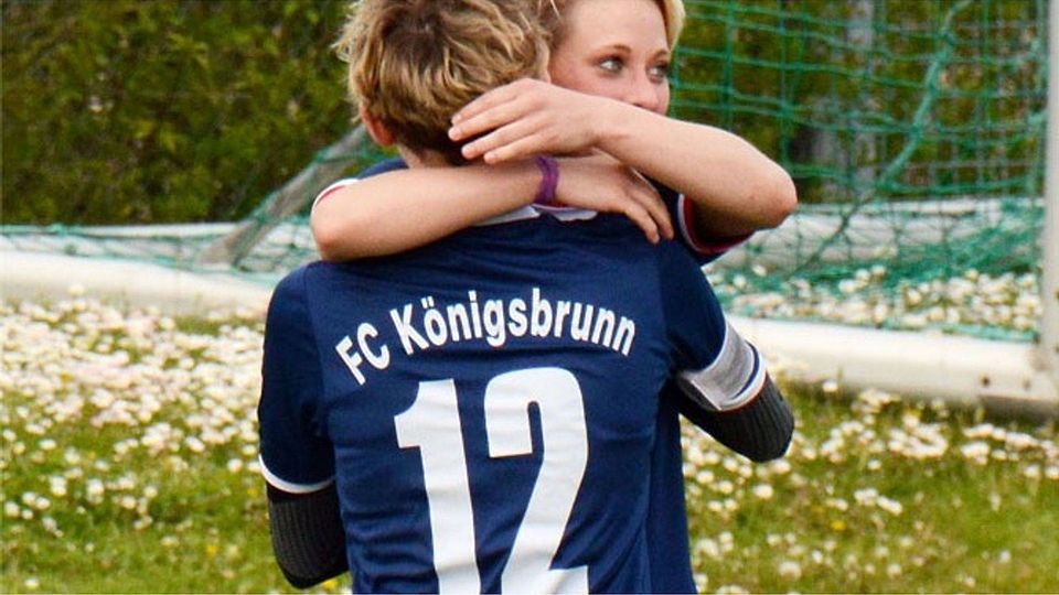 So wollen die Königsbrunner Spielerinnen auch gegen den FC Loppenhausen jubeln und den BOL-Aufstieg perfekt machen.   F.: Reinhold Radloff