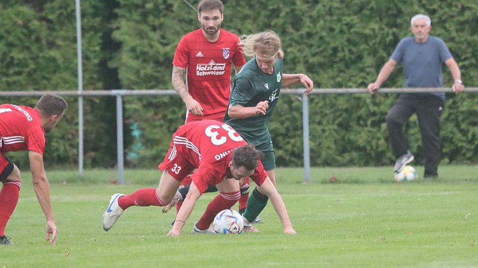 Zu Fall gebracht: Vergangene Saison warfen die Altenstadter (in grünen Trikots, hier Dominik
Streit gegen Florian Meier) die Peitinger aus dem Pokal. R