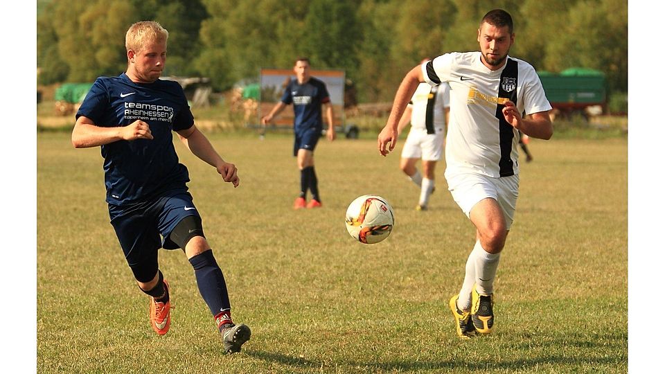 Der erste Spieltag war keine Eintagsfliege. Das 5:1 zwischen dem TV Sulzheim (links) und dem FC Wörrstadt (rechts) spiegelt die derzeitigen Kräfteverhältnisse wider: Der TV gehört zu den Spitzenteams, der FC zu den Enttäuschungen. F: Wolff