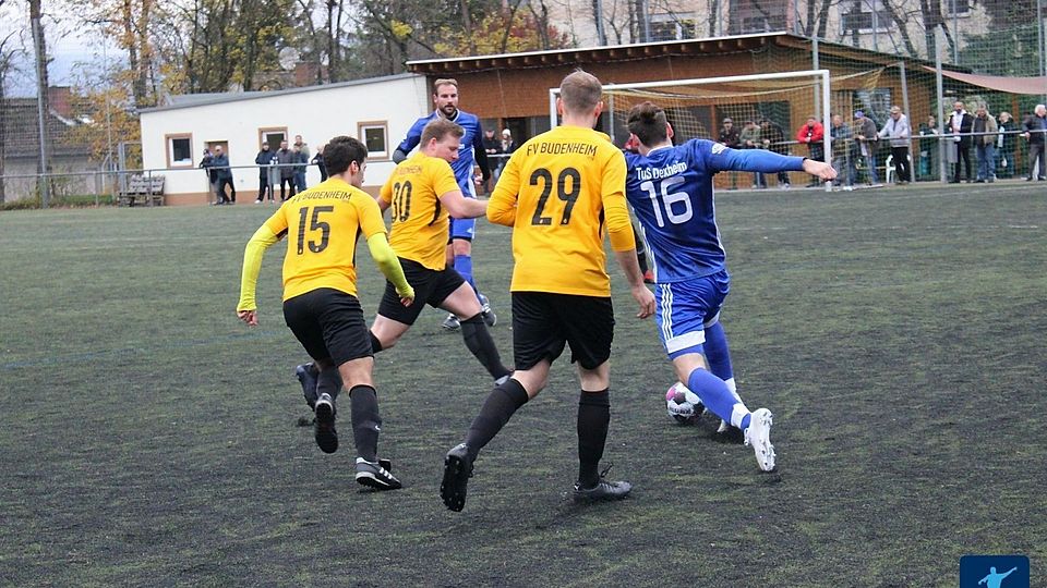 Der FV Budenheim (gelb) übernimmt die Tabellenführung in der A-Klasse. Der Spitzenreiter hat jedoch am letzten Spieltag spielfrei.